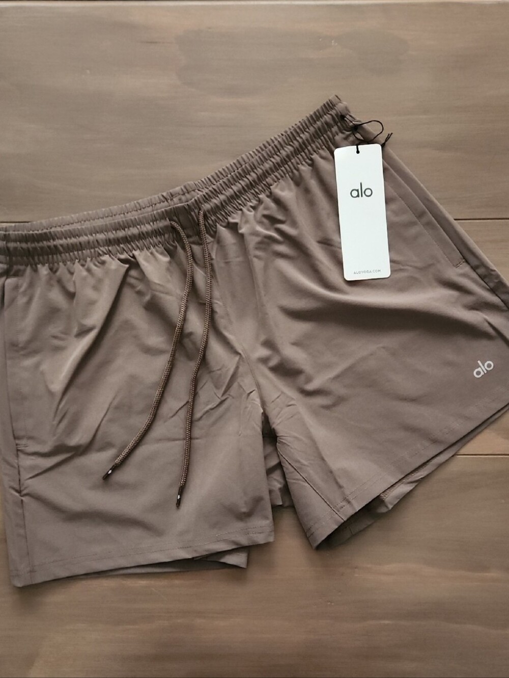 Alo Yoga 5" Circuit Short Olive Tree Men’s Athletic Performance Shorts Large